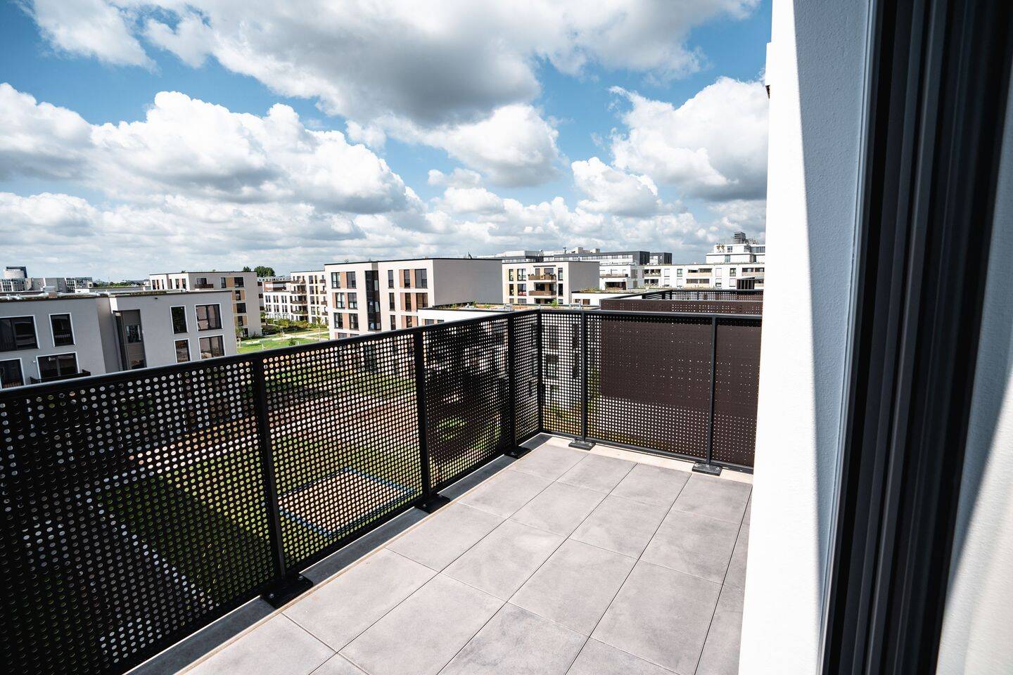 4 Zimmer mit 2 Bädern, Abstellraum und Balkon in schöner Umgebung am Rhein – 40549 Düsseldorf – Vorschaubild 3