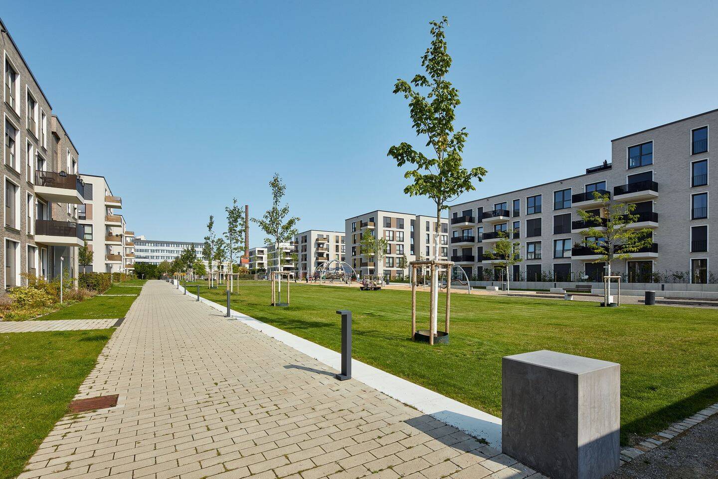 4 Zimmer mit 2 Bädern, Abstellraum und Balkon in schöner Umgebung am Rhein – 40549 Düsseldorf – Vorschaubild 4