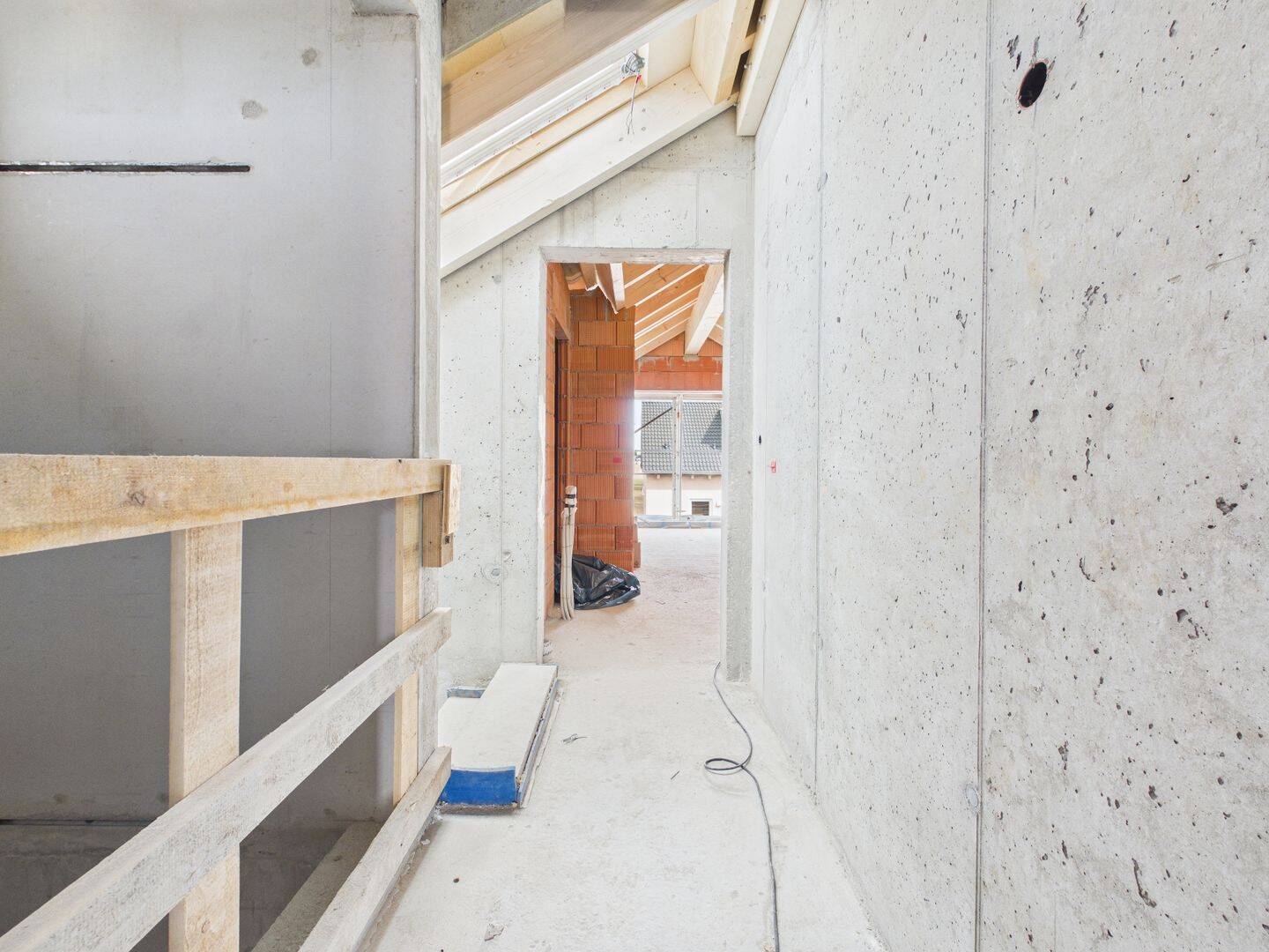 2-ZKB-Dachgeschosswohnung mit Aufzug und Südost-Balkon! Ruhige Lage! Wallbox vorbereitet! – 85051 Ingolstadt – Vorschaubild 4