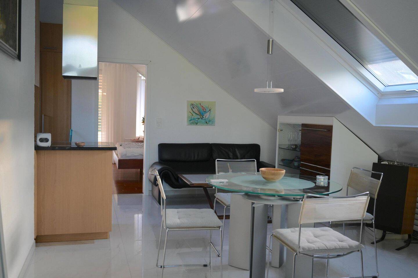 Aussicht, Natur und Design: exquisite 3-Zimmer Dachgeschosswohnung in Freiburg St. Georgen – 79111 Freiburg im Breisgau – Vorschaubild 4