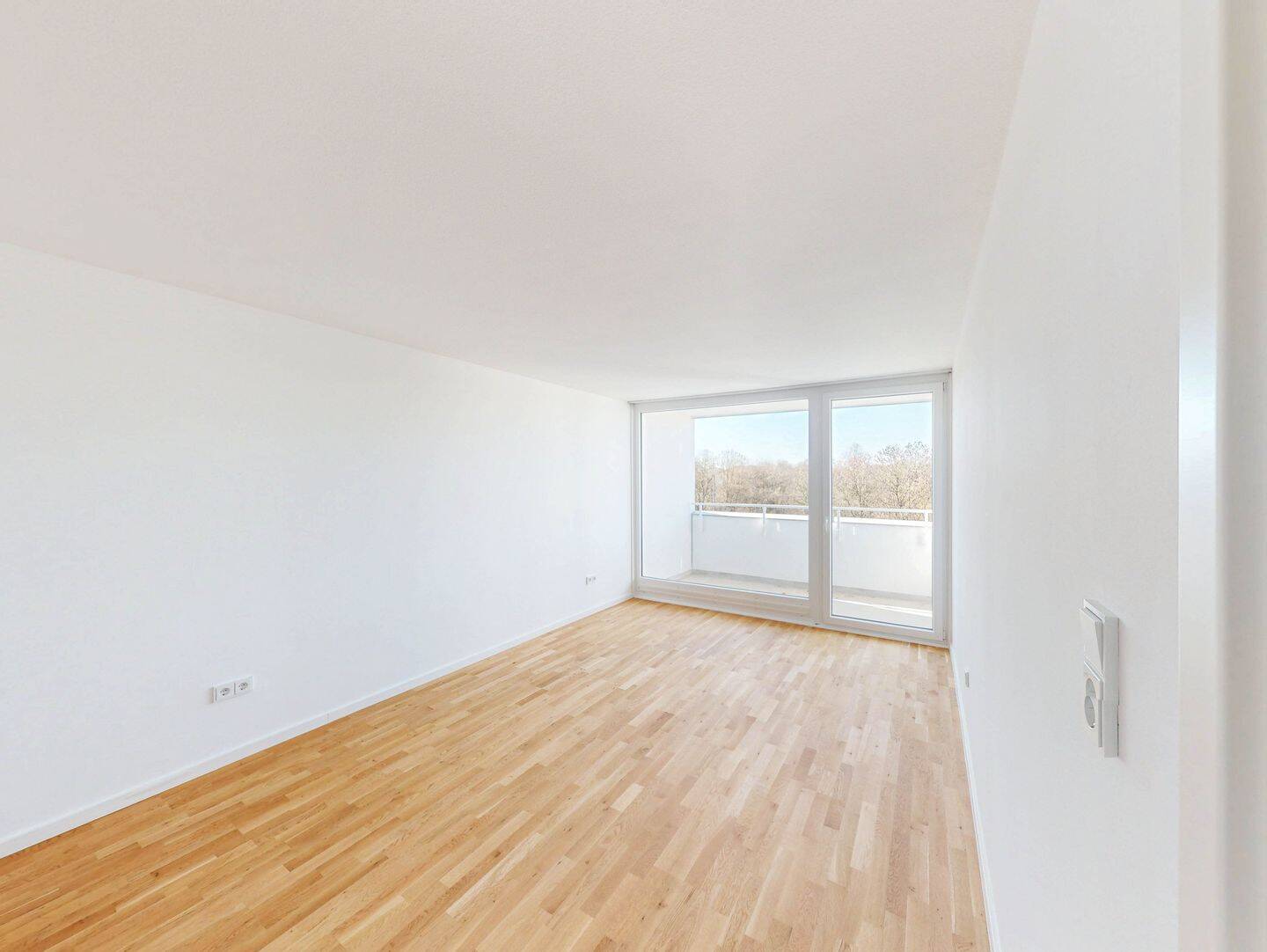 Kürzlich sanierte 2-Zimmer-Wohnung mit Balkon ins Grüne – München – Vorschaubild 3