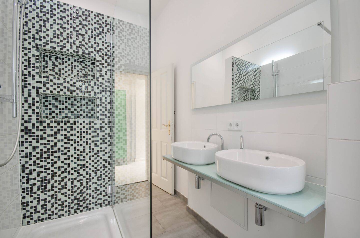 ?? Wohnglück am Boxi – Sensationelle 2 Zimmer Altbau Wohnung mit Balkon – 10245 Berlin – Vorschaubild 3