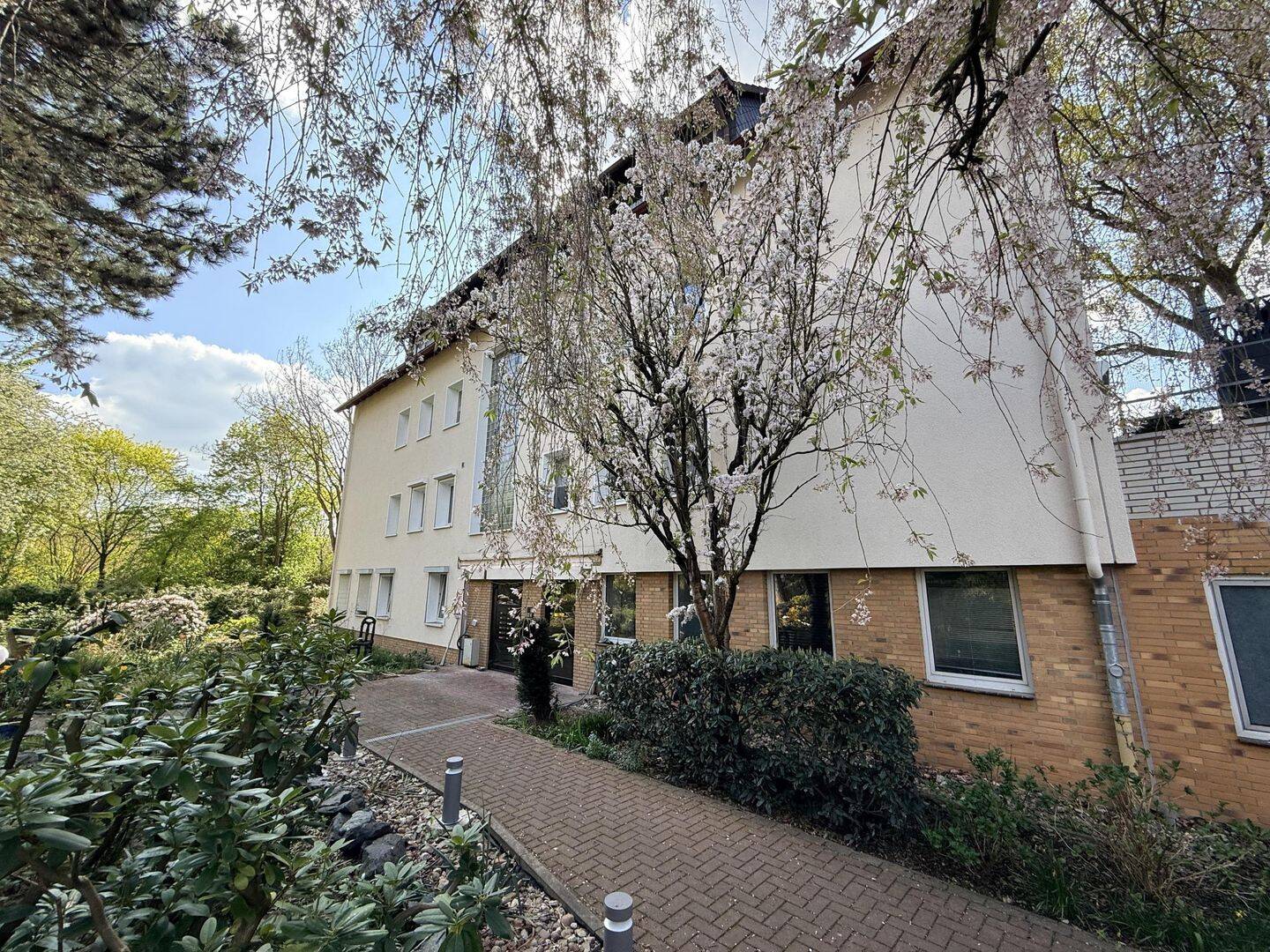 Schicke 1-Zi.-Studiowohnung im DG in offener Bauweise mit offener Küche in Hannover-Ahlem – 30453 Hannover – Vorschaubild 3