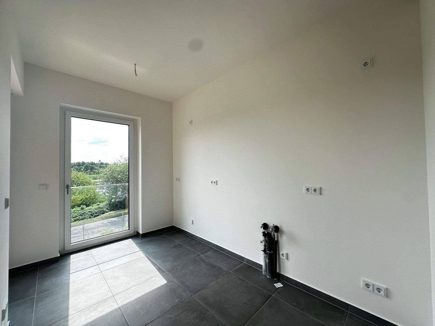 * Traumblick – HafenCity – großzügige und moderne 3-Raumwohnung mit Balkon – direkt an der Elbe* – 1097 Dresden – Vorschaubild 3