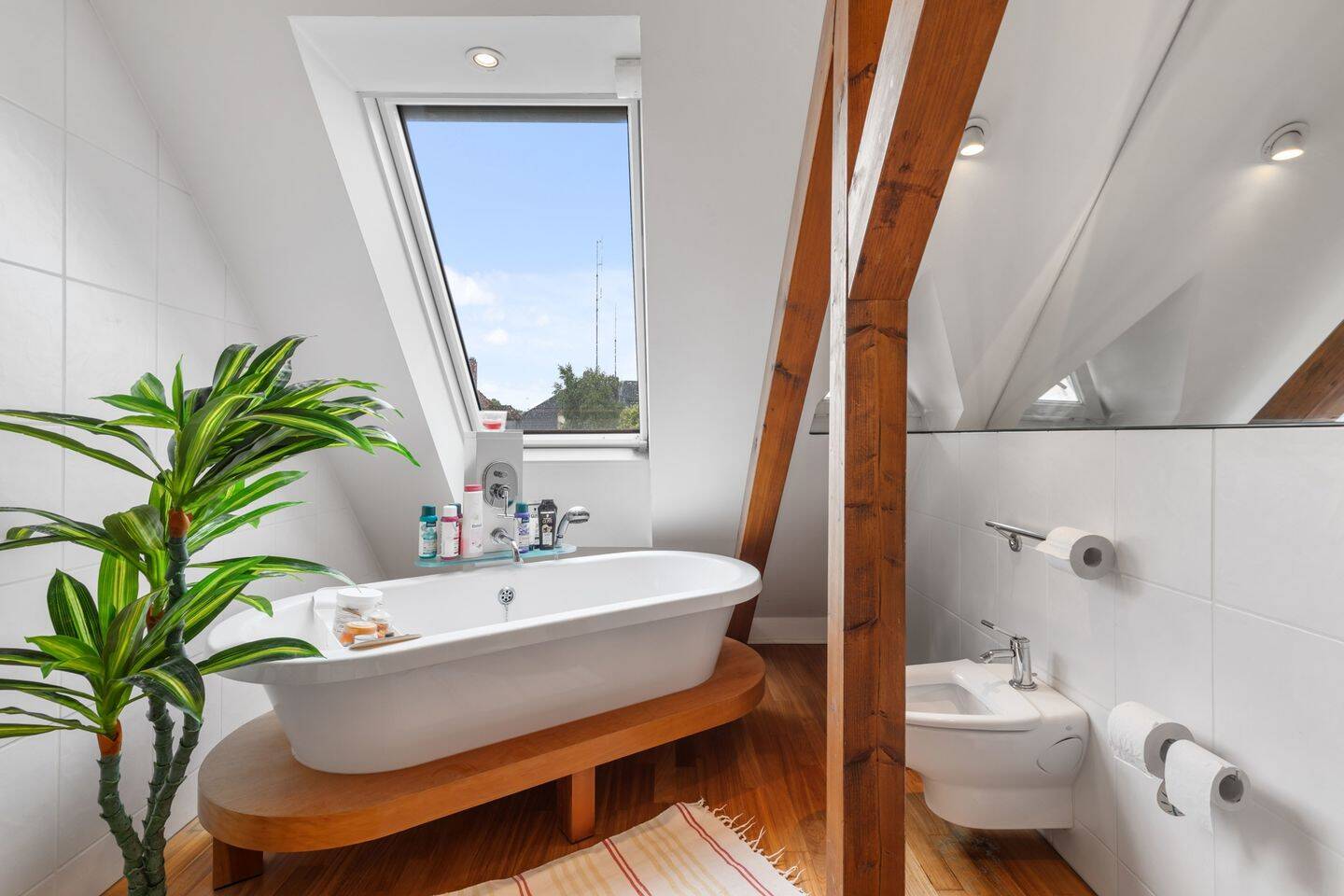 Sofort bezugsfrei! 4-Zi.-DG-Maisonette-Wohnung mit sonnigem Flair in bevorzugter Wohnlage – 76133 Karlsruhe – Vorschaubild 4
