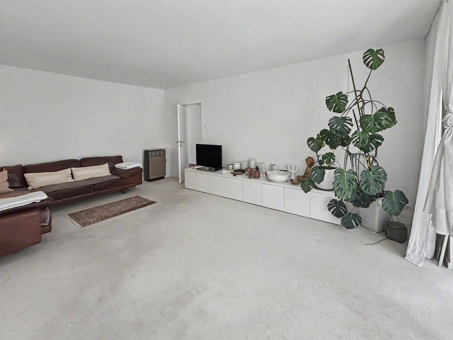 Im Herzen der Maxvorstadt! Freie und gut geschnittene 2-Zi-ETW mit Südloggia und Denkmalschutz – 80799 München – Vorschaubild 3