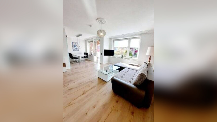 Top Wohnung / neues Vollbad/ EBK/ Fußbodenheizung/ 2 Balkone/ möbliert/ lichtdurchflutet/ frei ab 01.10.2026 – 22041 Hamburg – Vorschaubild 3