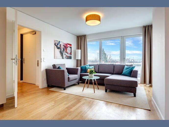 Möbliert: Top möblierte 4-Zimmer-Dachgeschosswohnung – München – Vorschaubild 3