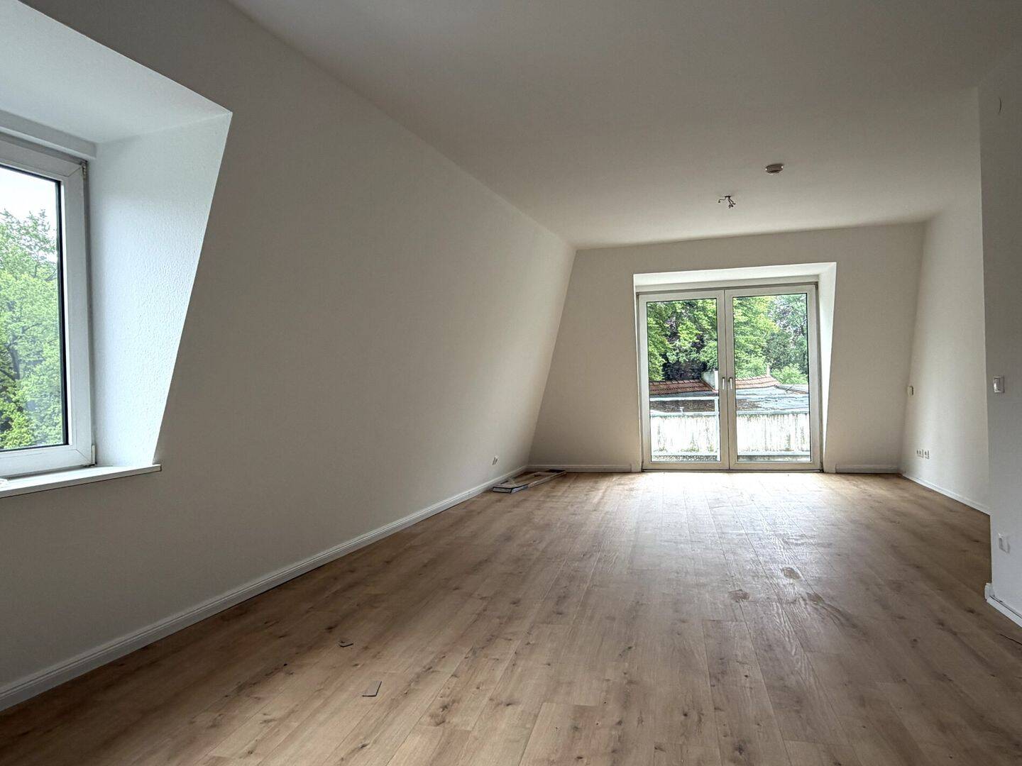 Modernisierte Wohnung mit Süd-Balkon – 22527 Hamburg – Vorschaubild 3