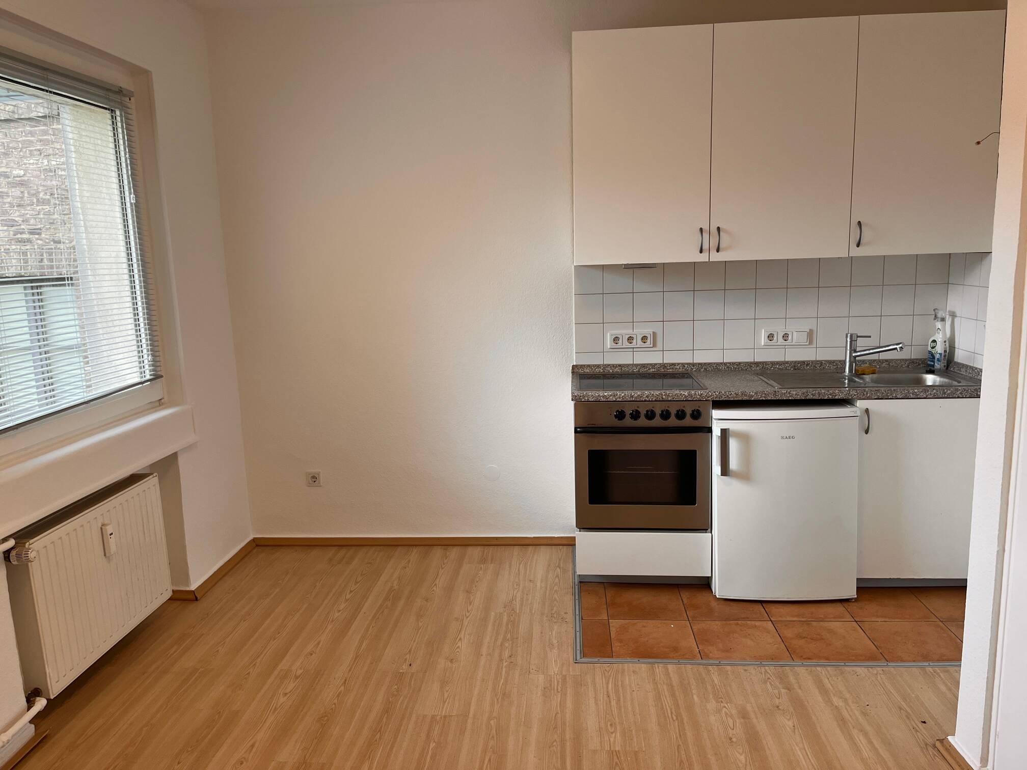 Gemütliche, helle 1-Zimmerwohnung mit Einbauküche, eigenem Bad und herrlichem Dom-Blick – 50668 Köln – Vorschaubild 3