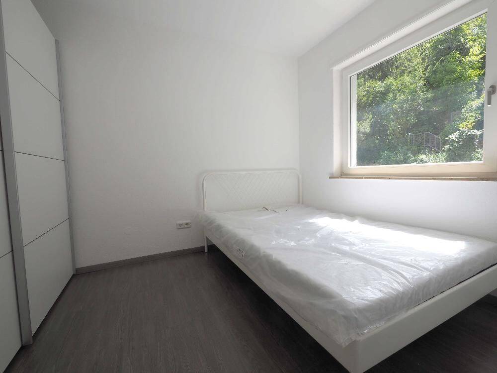 möblierte Wohnung 2 Zi., ruhig und hell, 2. OG, 2 x Blk., EBK, Gas Kamin mit Blick über Stuttgart – 70190 Stuttgart – Vorschaubild 4