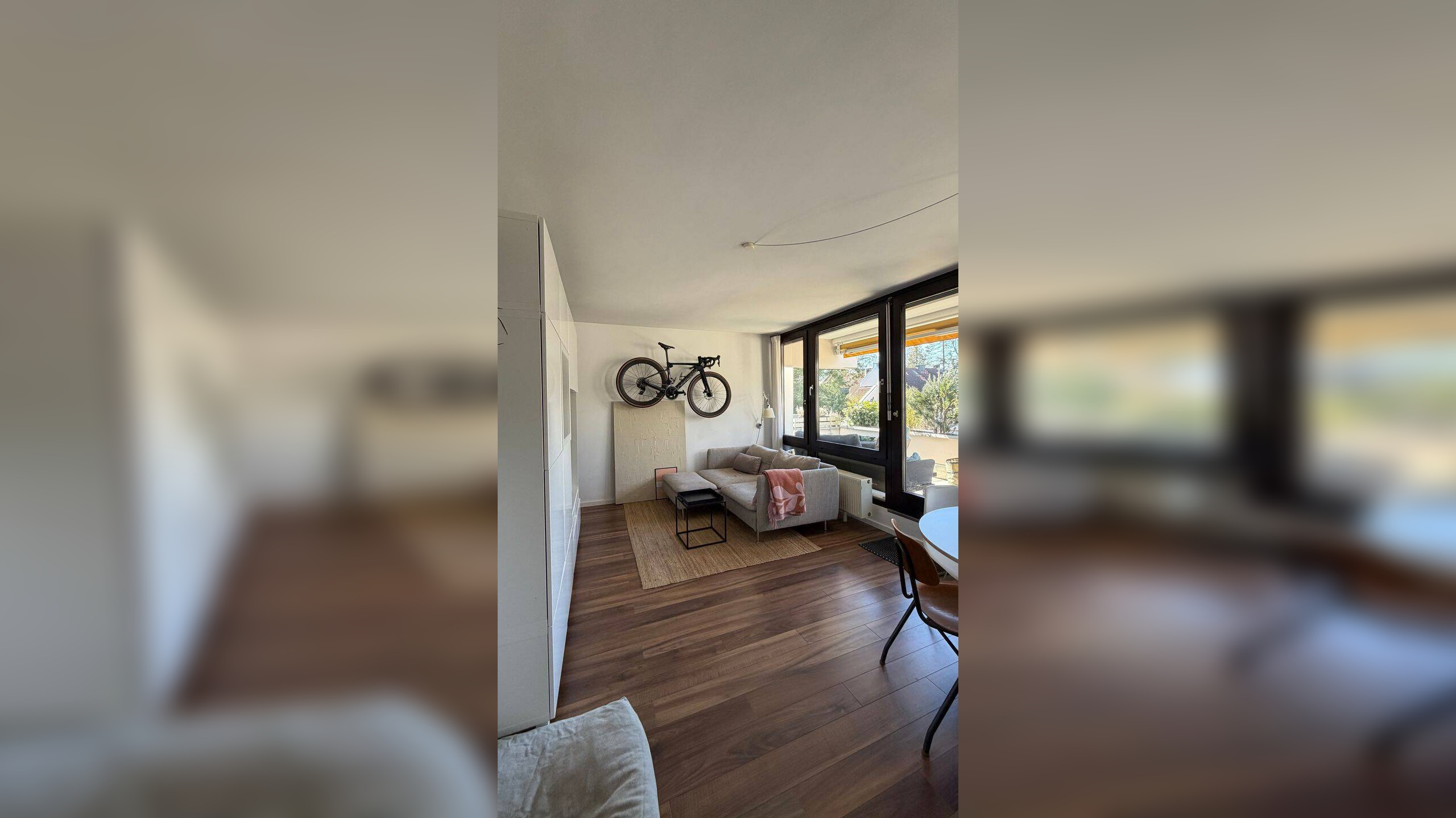 Helle 1-Zimmer-Wohnung mit großem Westbalkon, neuer Küche &
Stellplatz in der Villenkolonie Solln – 81479 München – Vorschaubild 3