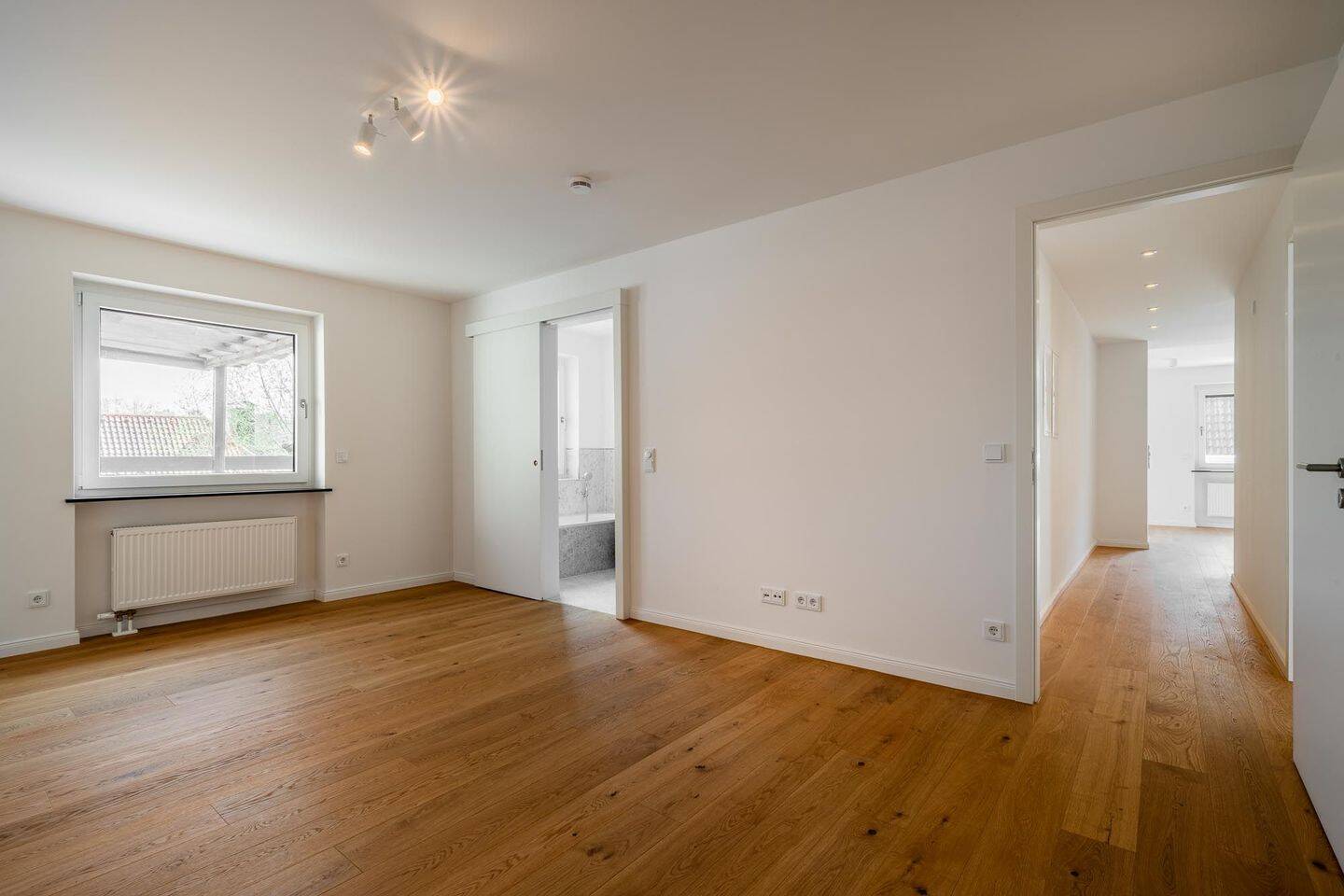 Raum, Licht, Höhe. Penthouse über den Baumkronen. – 81925 München – Vorschaubild 3