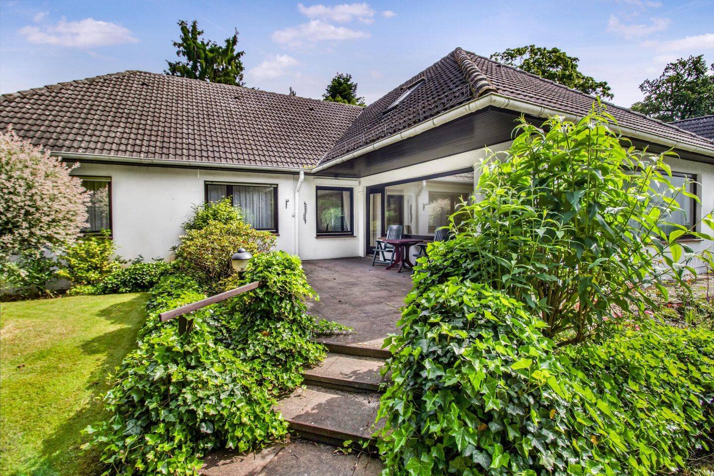 Bremen-Oberneuland: großzügiges freist. Einfamilienhaus mit 5 Zimmern, großem Grundstück und Garage – 28355 Bremen – Vorschaubild 3