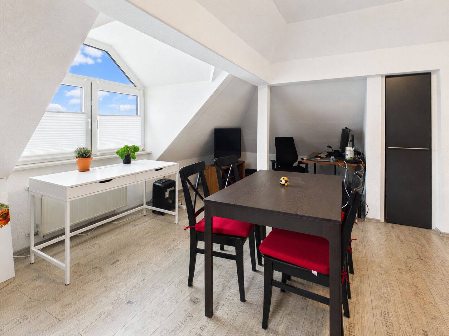 SCHWIND IMMOBILIEN – Charmante Dachgeschosswohnung mit besonderem Flair in zentraler Lage – 64293 Darmstadt – Vorschaubild 4