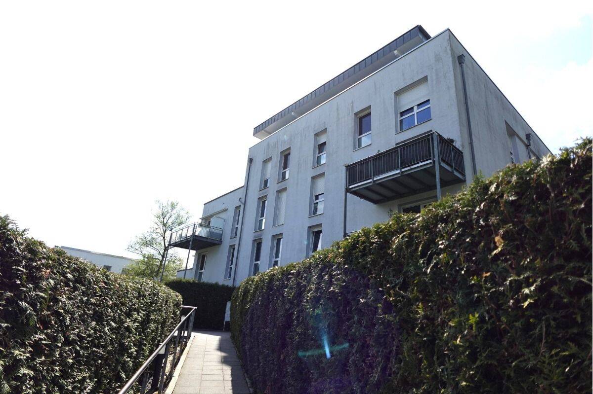 CHARMANTE 3-ZIMMER-WOHNUNG MIT LOGGIA UND STELLPLATZ – 42697 Solingen – Vorschaubild 3