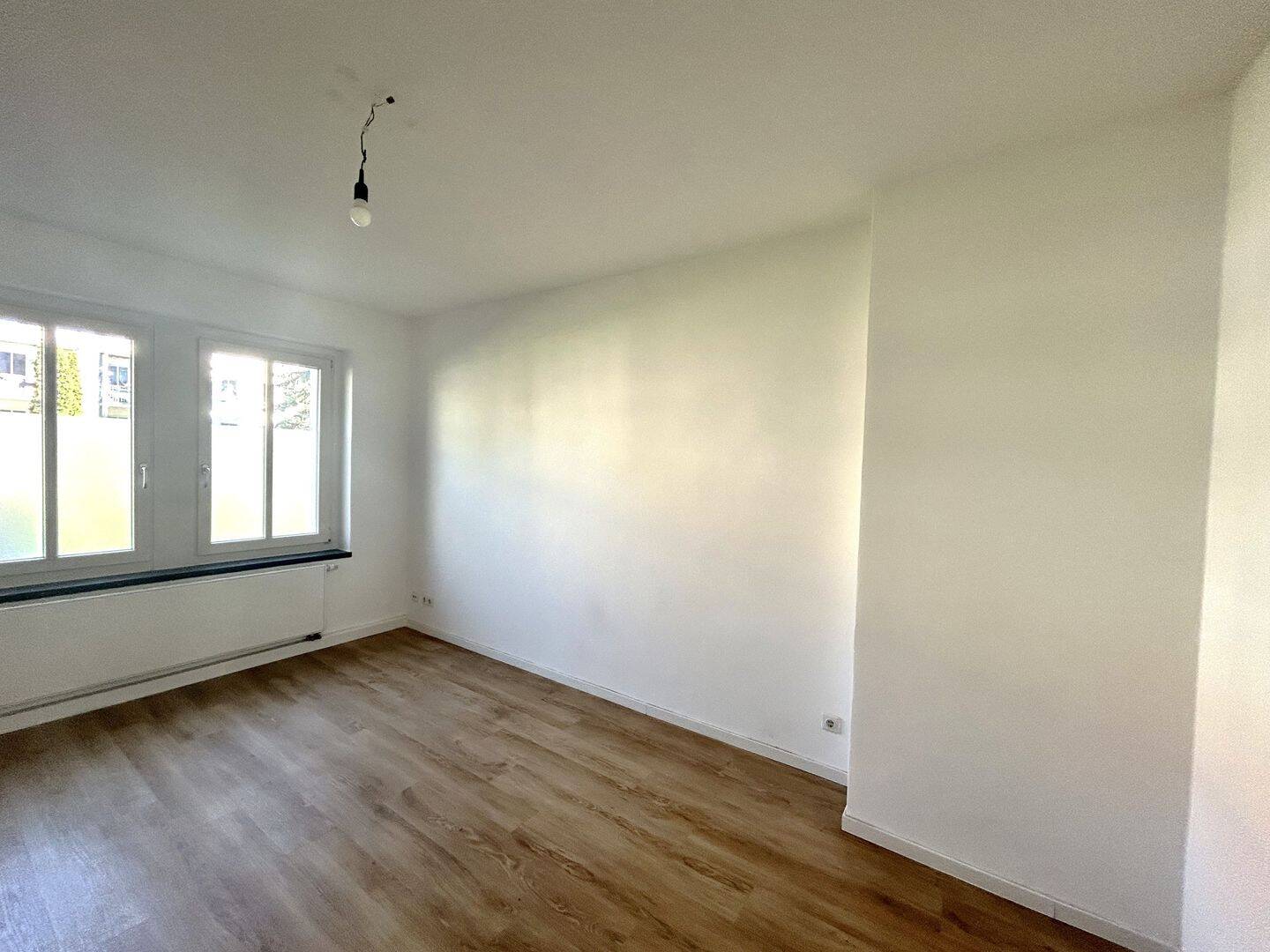 ***Ruhige 2-Zimmer-Wohnung mit EBK im Lutherviertel – Wohnen im Grünen mit entspannter Atmosphäre*** – Chemnitz – Vorschaubild 3
