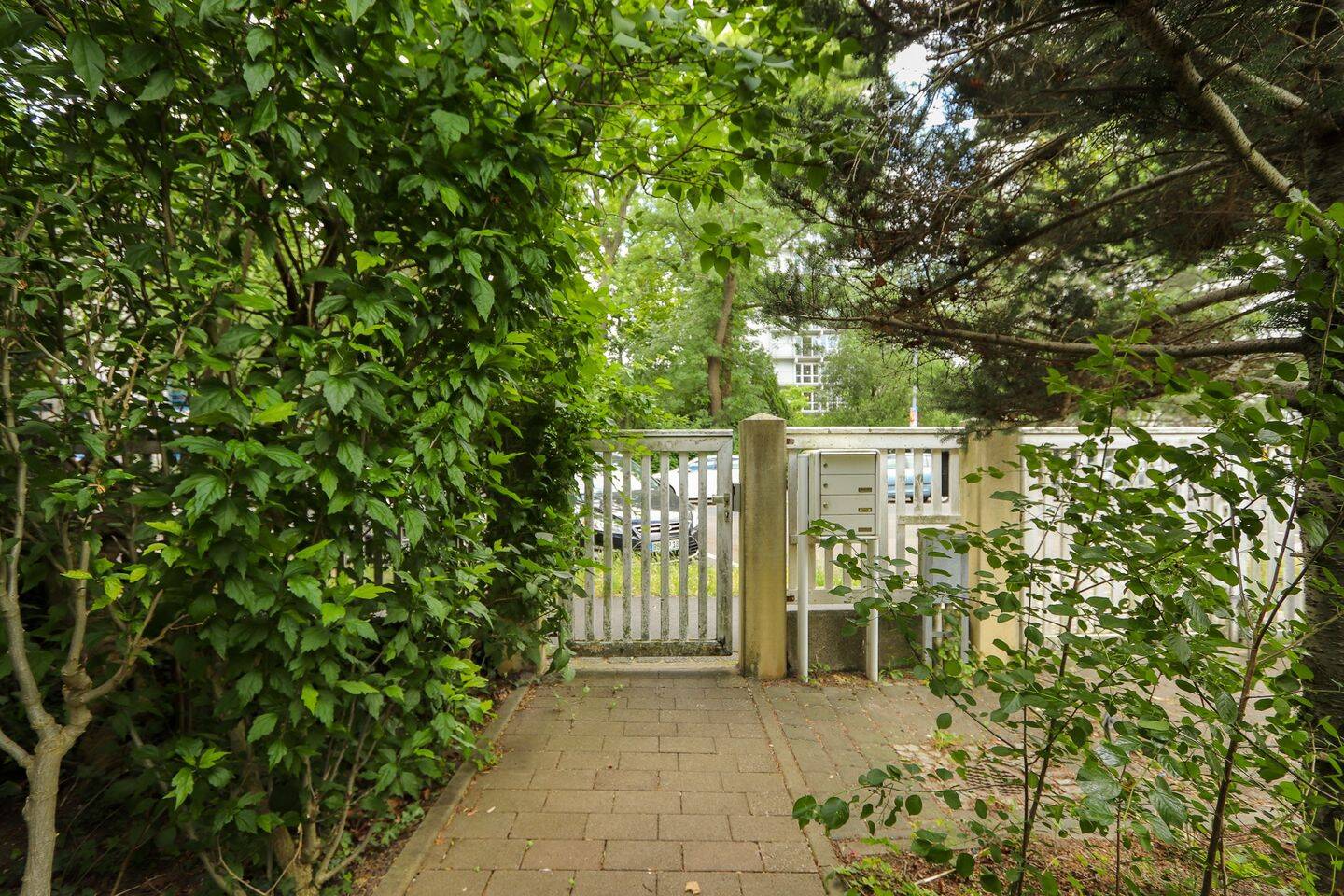 +++ Herrschaftliche Stadthaushälfte am Großen Garten mit außergewöhnlichem Entwicklungspotenzial +++ – 1309 Dresden – Vorschaubild 3