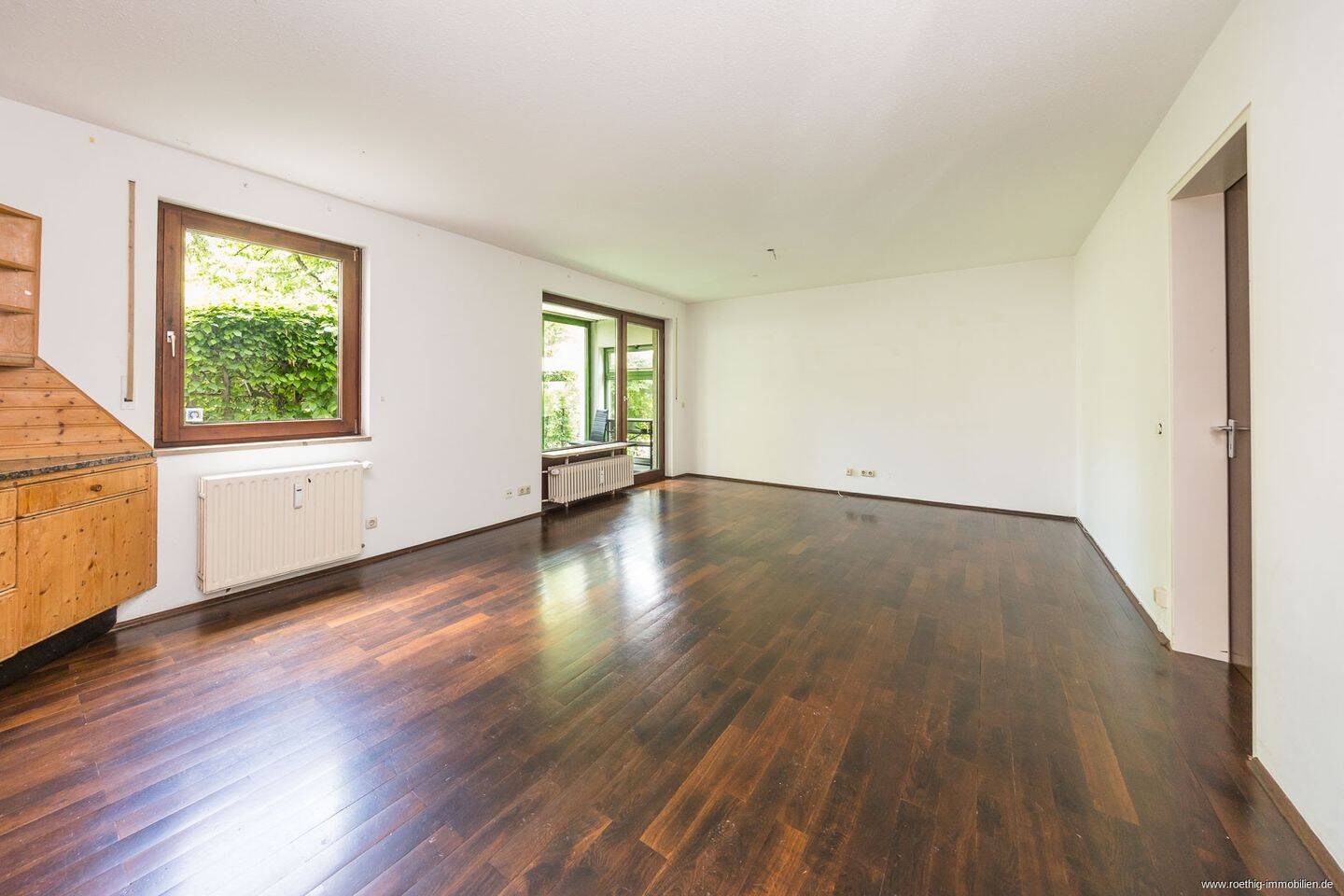 Bogenhausen: 2-Zimmer-Erdgeschosswohnung mit Wintergarten, privater Grünfläche & TG-Stellplatz! – 81929 München – Vorschaubild 3