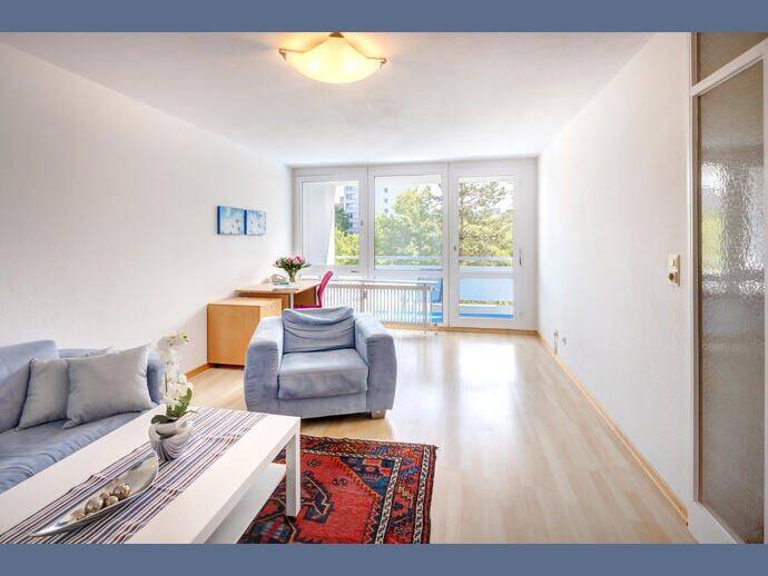 Möbliert: Helle 3-Zimmer Familienwohnung mit Balkon – München – Vorschaubild 3