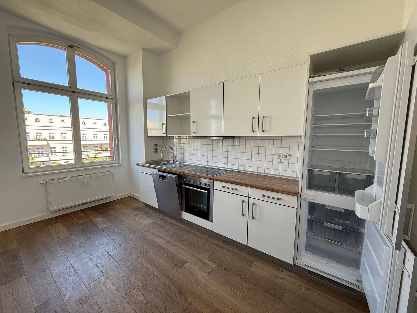 Stilvolle 3-Zimmer-Altbauwohnung mit zwei Balkonen an der Warschauerstr. – 10243 Berlin – Vorschaubild 3