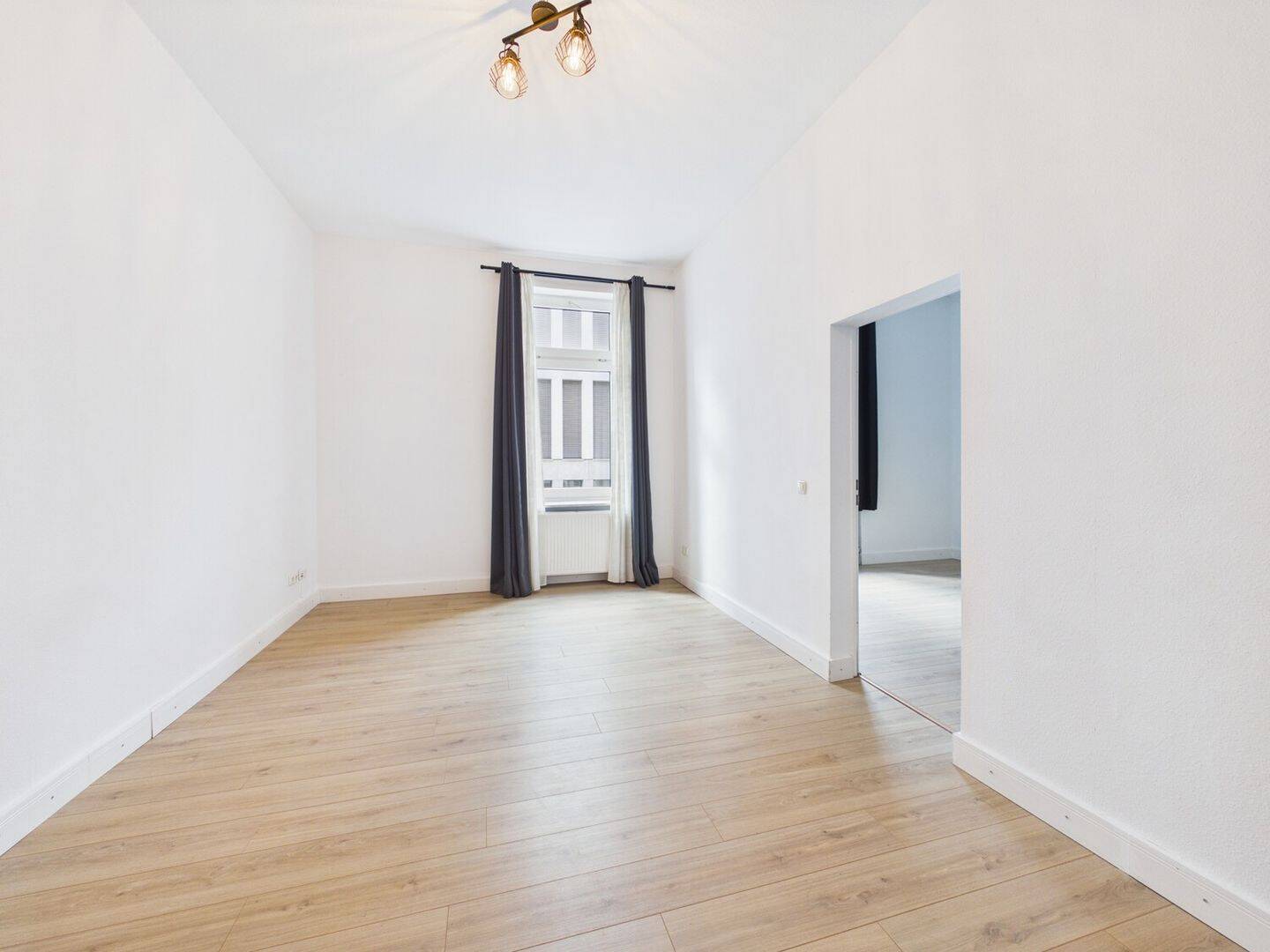Guter Schnitt & zentrale Lage: Helle Altbauwohnung nahe der Adolfsallee – 65185 Wiesbaden – Vorschaubild 3