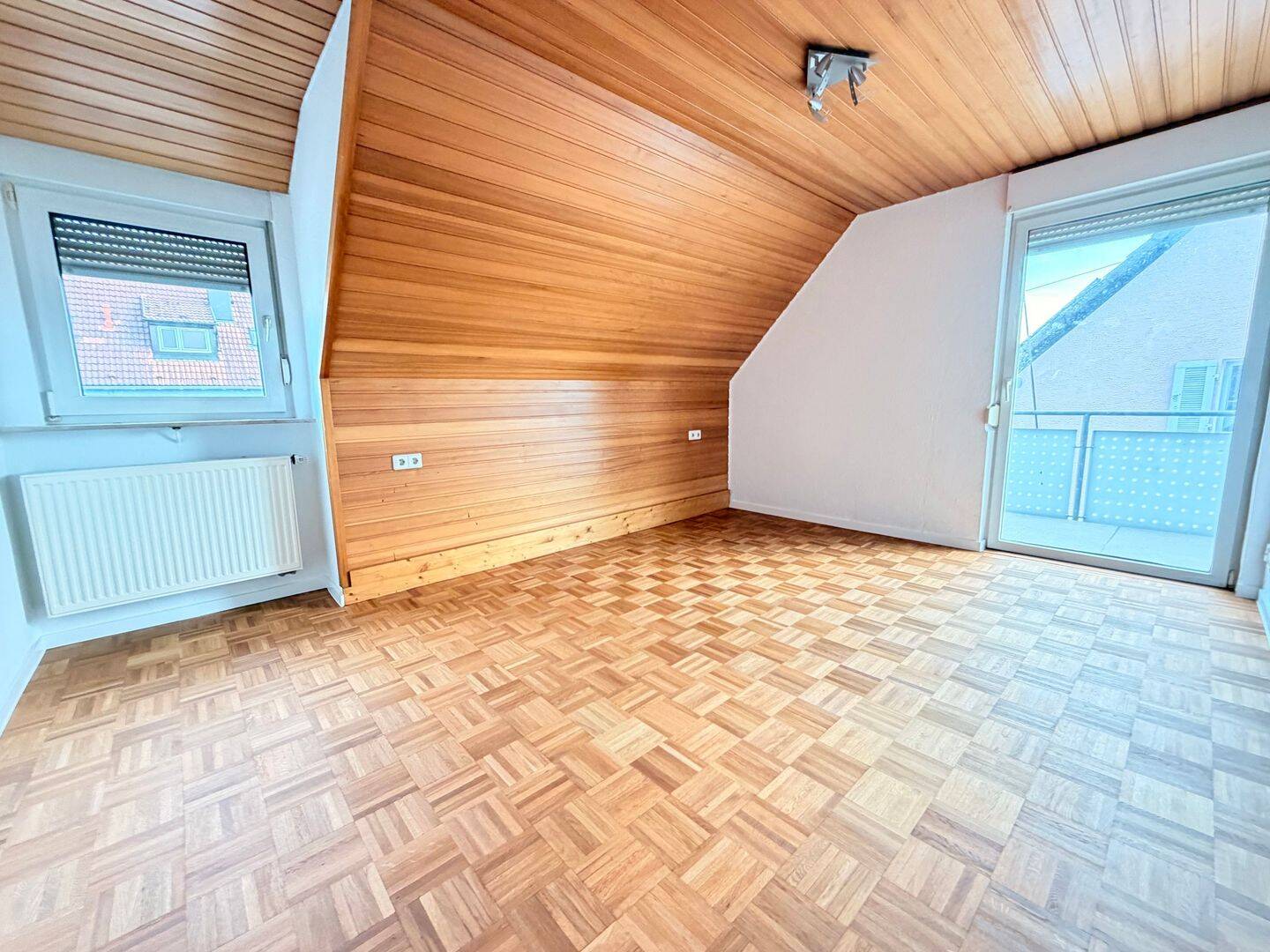 Charmante 3,5 Zimmer DG Wohnung mit ausgebauter Bühne in Bad Cannstatt – 70374 Stuttgart – Vorschaubild 3