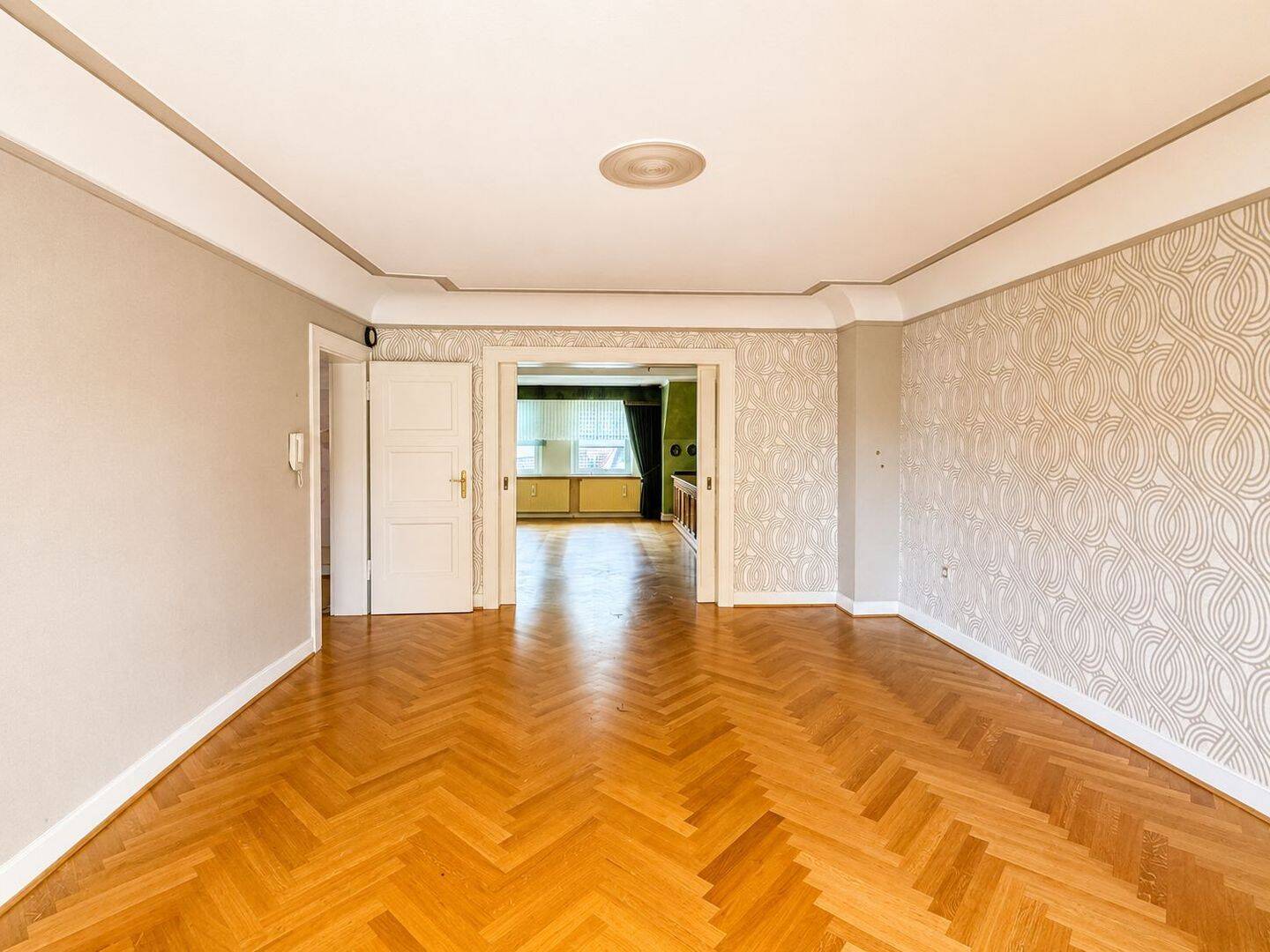 Sofort bezugsfrei: 4-Zimmer-Wohnung mit exklusivem Garten und Balkon in Düsseldorf – 40599 Düsseldorf – Vorschaubild 4