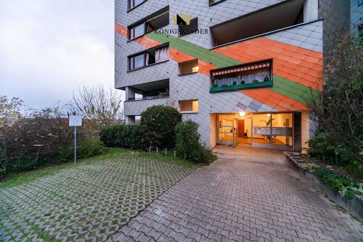 Modernisierte 4-Zimmer-Wohnung mit Panoramablick von 3 Balkonen – 70378 Stuttgart – Vorschaubild 3