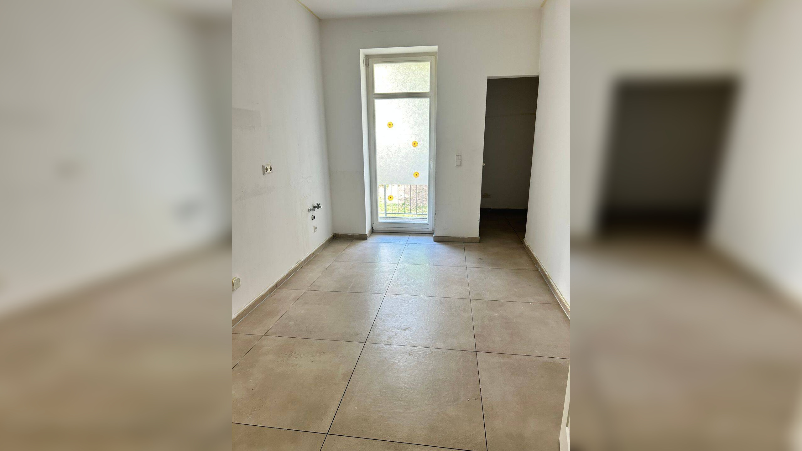 FAMILIENFREUNDLICHE WOHNUNG MIT PARKETT, FUßBODENHEIZUNG, BALKON UND LIFT – Chemnitz – Vorschaubild 3