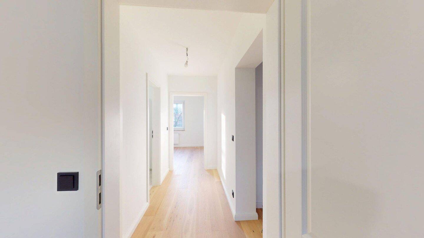 Wohnkomfort auf 3 Zimmern: Frisch saniert mit Balkon – 22769 Hamburg – Vorschaubild 3