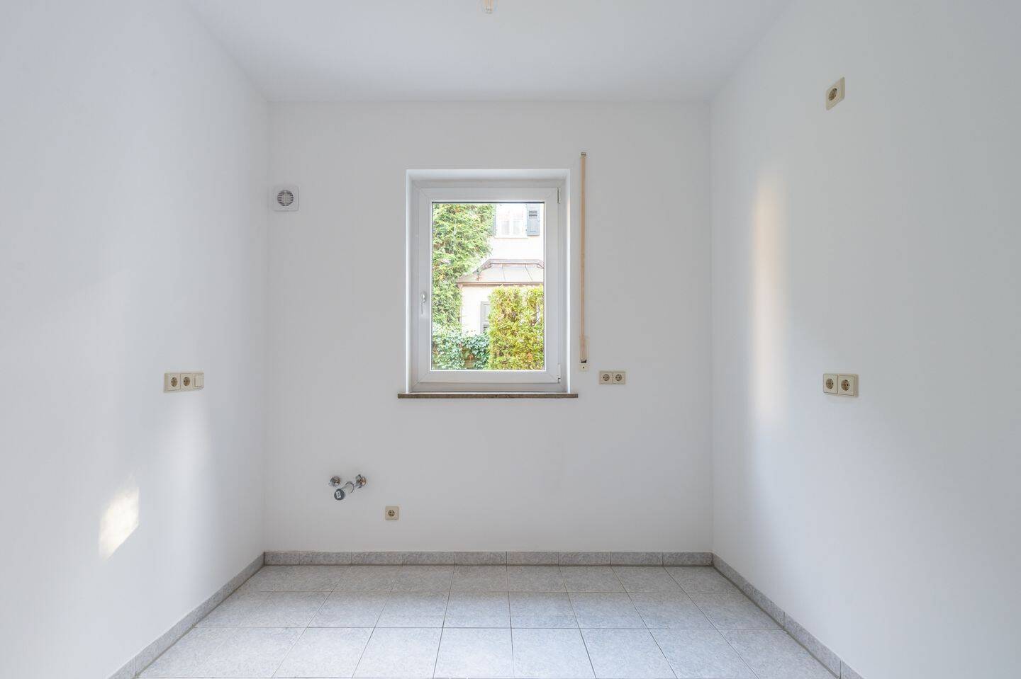 Aigner –  Villenkolonie I: Exklusive 3-Zimmer-Erdgeschosswohnung in begehrter Villenlage – 81245 München – Vorschaubild 4