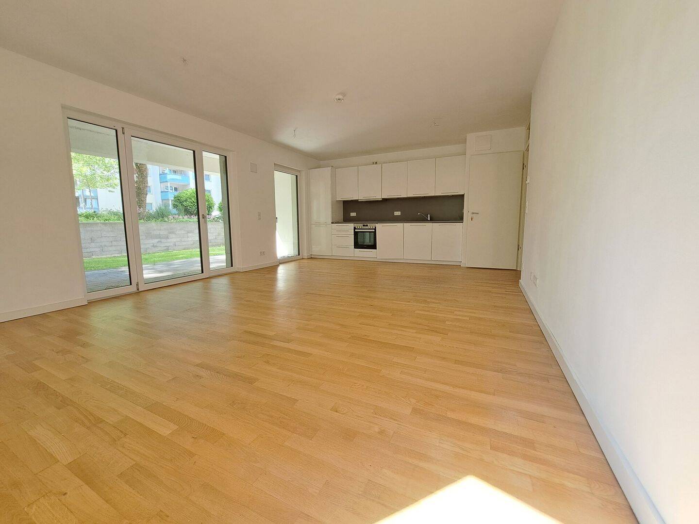 Familienfreundliche 4 Zimmerwohnung mit Terrasse zur Miete in Hamburg Langenhorn! Schnell sein lohnt sich! – 22419 Hamburg – Vorschaubild 3