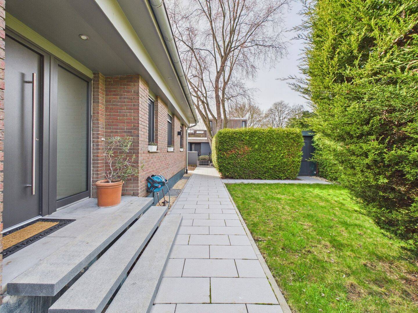 Stilvoller Bungalow mit schönem Garten und Garage in begehrter, familienfreundlicher Wohnlage – 55128 Mainz – Vorschaubild 3