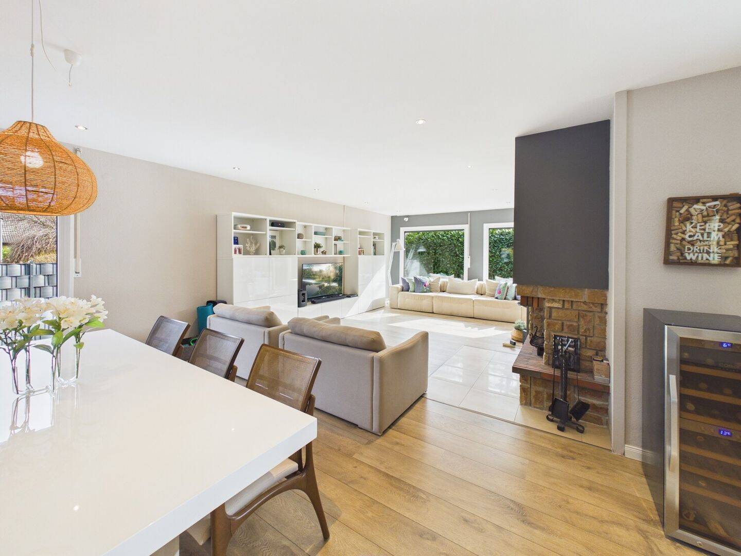 Stilvoller Bungalow mit schönem Garten und Garage in begehrter, familienfreundlicher Wohnlage – 55128 Mainz – Vorschaubild 4