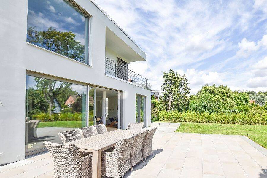 Imposante Architektenvilla in bevorzugter Wohnlage von St. Jürgen, fußläufig zu Wakenitz und UKSH! – 23562 Lübeck – Vorschaubild 3