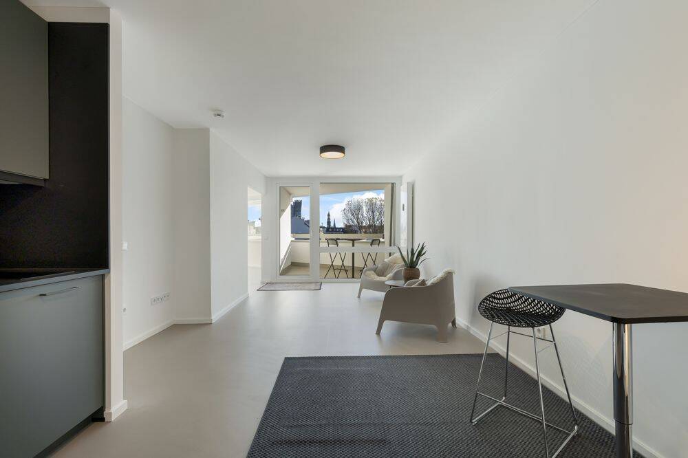 Weitblick über Hamburg: Sanierte 2-Zimmer-Wohnung mit Loggia und Garagenstellplatz auf St. Pauli – 20359 Hamburg – Vorschaubild 3