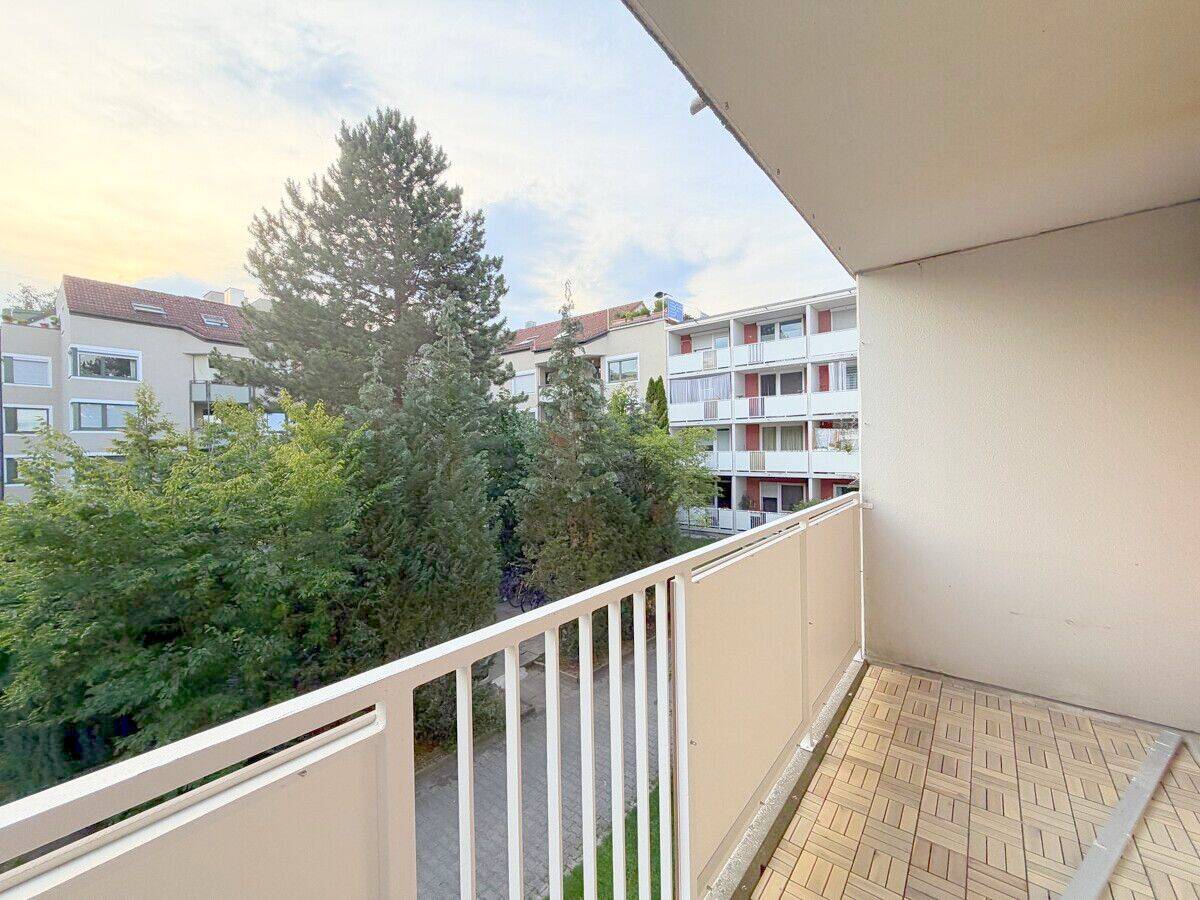 Ruhige Lage im Rückgebäude ! Renoviertes Appartement mit West-Balkon in Berg am Laim bei U-/S-Bahn – 81673 München – Vorschaubild 3