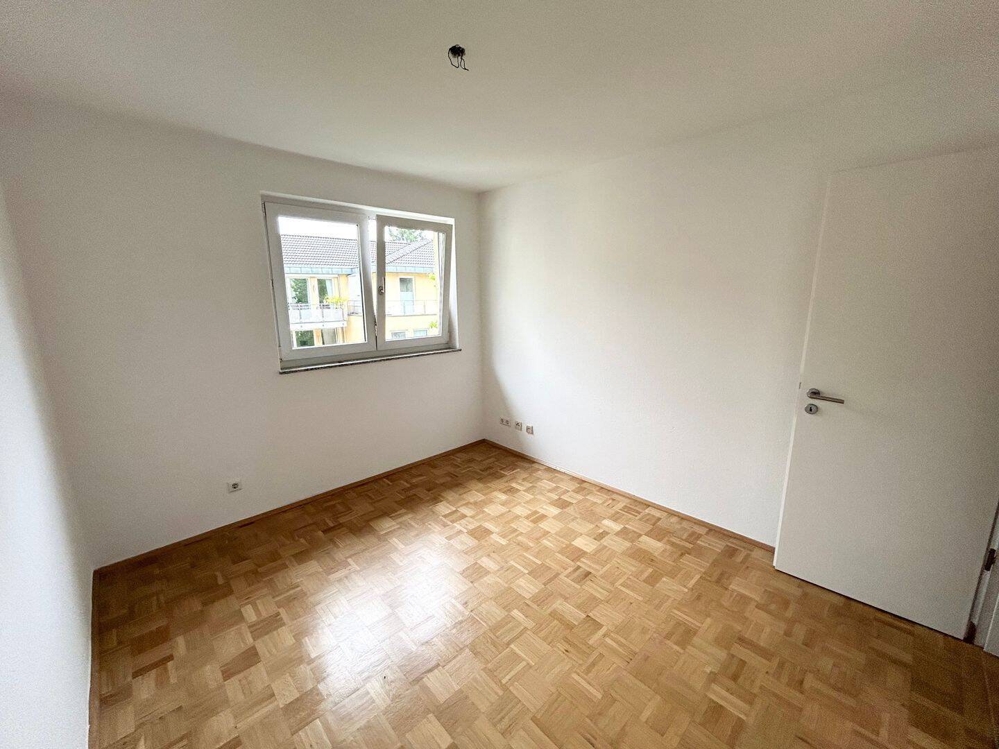 Lindenthal: Exklusive 3-Zimmer-Balkonwohnung in Top-Lage inkl. Tiefgaragenplatz! – 50935 Köln – Vorschaubild 3
