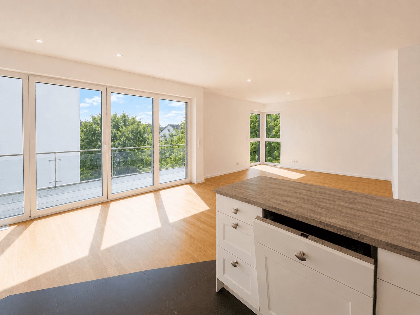 Moderne 4-Zimmer-Wohnung mit Balkon, 2 Bädern, TG-Stellplatz & Aufzug in begehrter Lage – 65189 Wiesbaden – Vorschaubild 5