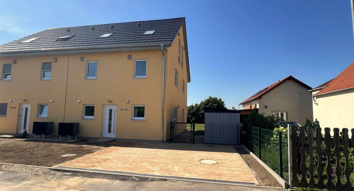Ruhe mit Blick über Felder: Exklusives wohngesundes Plusenergie-Doppelhaus, S-Bahn fußläufig – 4178 Leipzig – Vorschaubild 3
