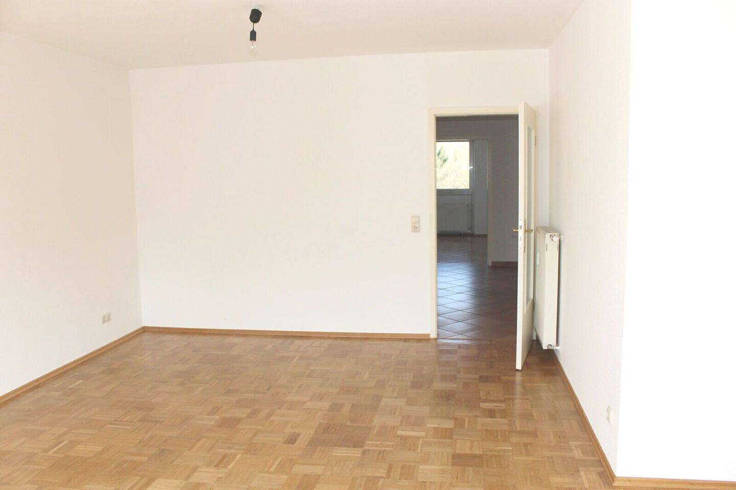 Gepflegte 3-Zimmer-Wohnung mit sonnigem Balkon und Stellplatz in begehrter Lage in Trier-Ruwer. – 54292 Trier – Vorschaubild 3