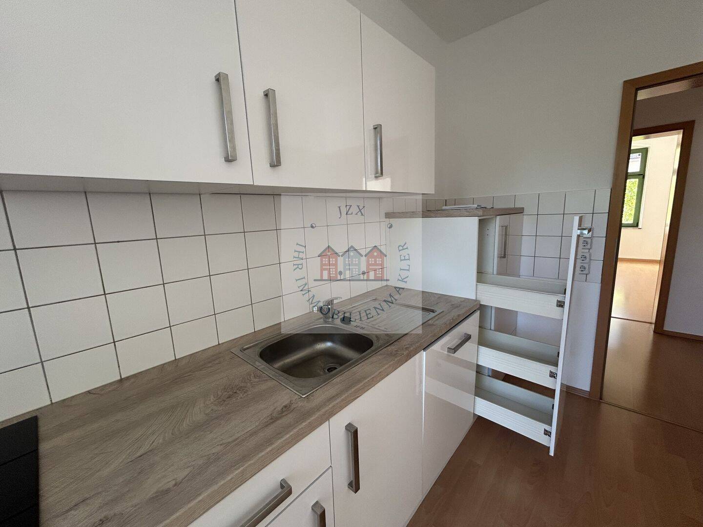 Attraktive Mietwohnung mit Balkon, Einbauküche und Stellplatz – Chemnitz – Vorschaubild 3