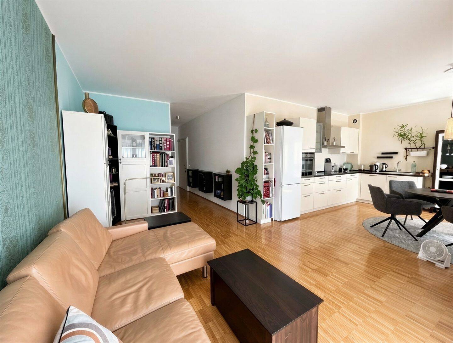 Helle 4-Zimmer-Wohnung mit zwei Balkonen in einer Lage zum Wohlfühlen – 22179 Hamburg – Vorschaubild 3