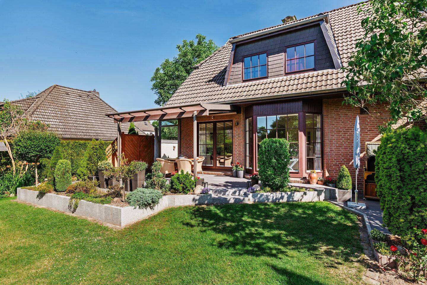 Modernisiertes Familienhaus in ruhiger Saseler Sackgasse mit Garten, Sauna und zwei Carports – 22393 Hamburg – Vorschaubild 3