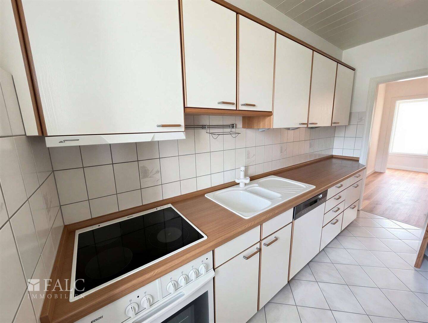Gepflegte 4-Zimmer-Wohnung mit Balkon und Masterbad in Rüttenscheid – 45130 Essen – Vorschaubild 4