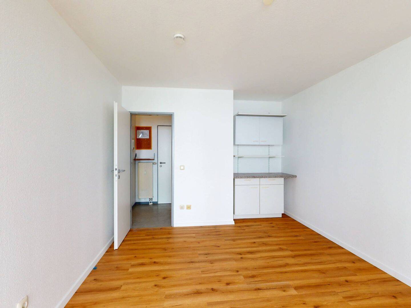 Lichtdurchflutetes Wohnglück: 2-Zimmer-Wohnung mit vollverglastem Erker & Tageslichtbad – 52072 Aachen – Vorschaubild 3