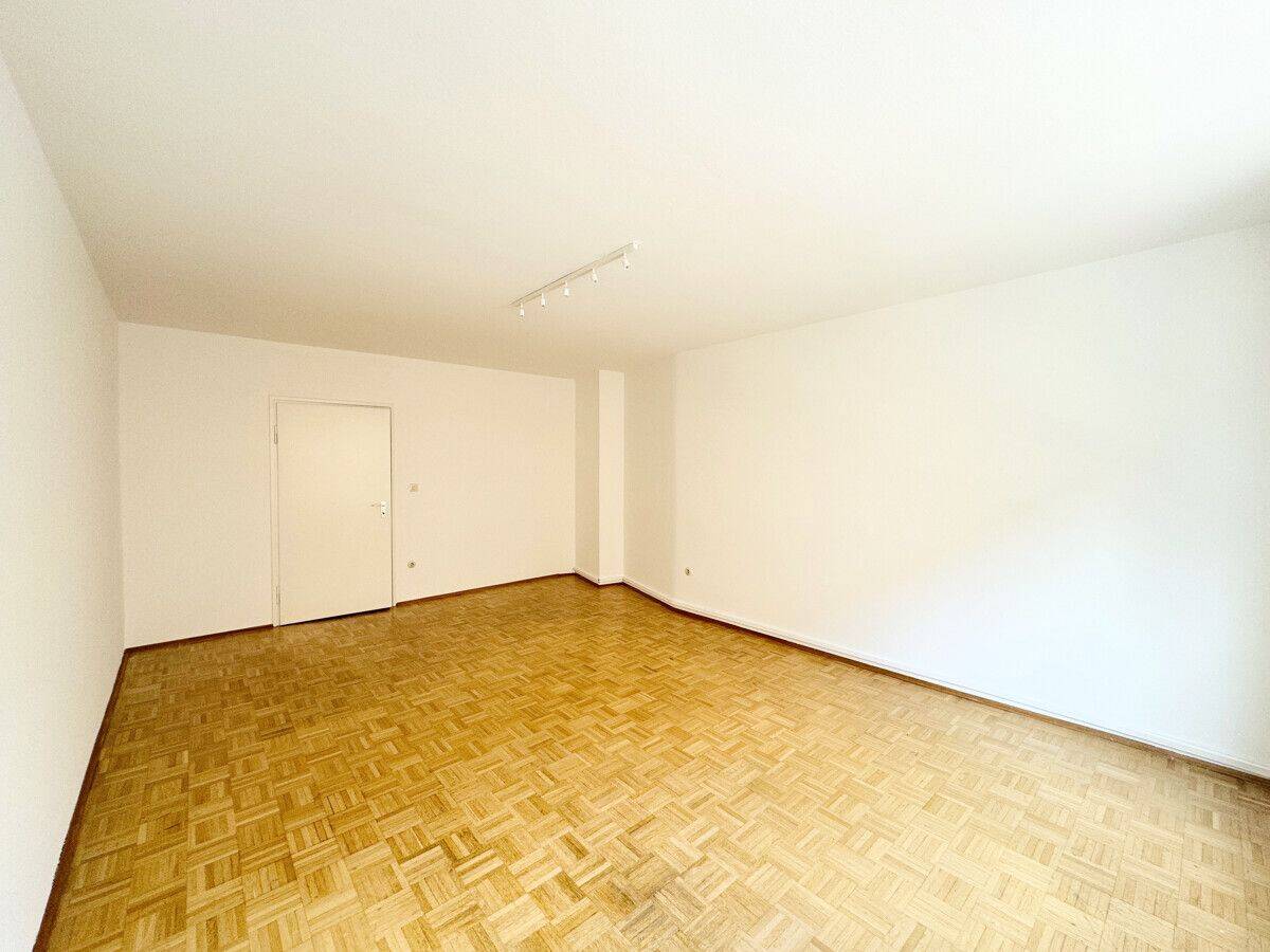 Immobilien Schneider – München-Lehel – Attraktive 3 Zimmer-Wohnung in zentraler Lage – 80538 München – Vorschaubild 4