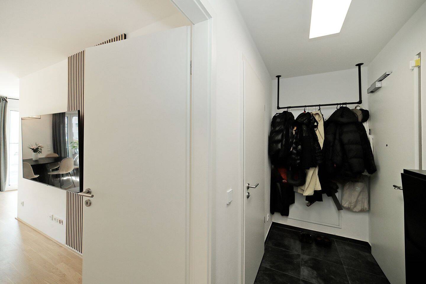 Moderne 2-Zimmer-Wohnung mit lichtdurchflutetem Ambiente, großzügigem Balkon – 81241 München – Vorschaubild 9
