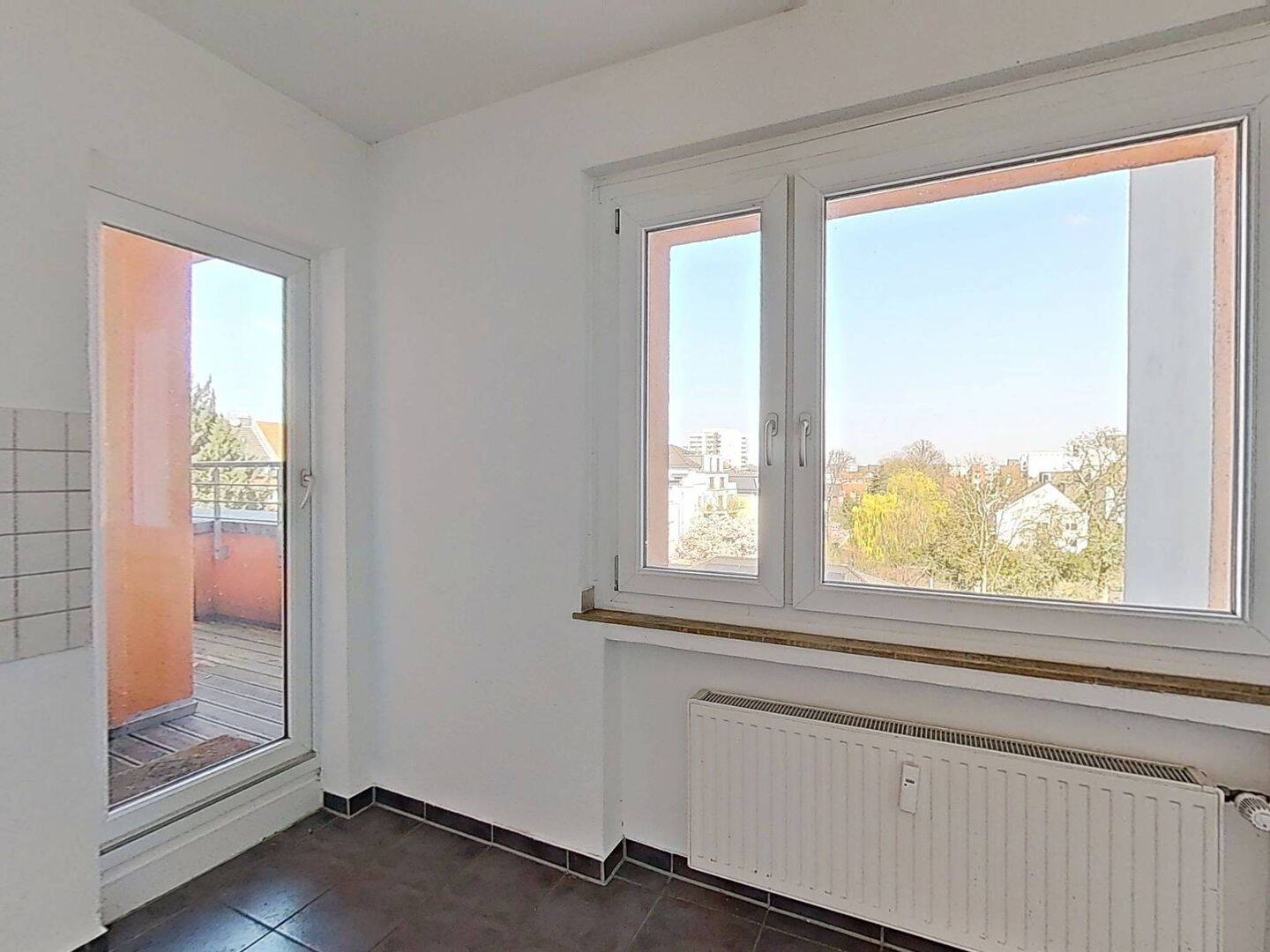 Sonne den ganzen Tag: 4 Zimmer mit 2 Balkonen – 51065 Köln – Vorschaubild 3